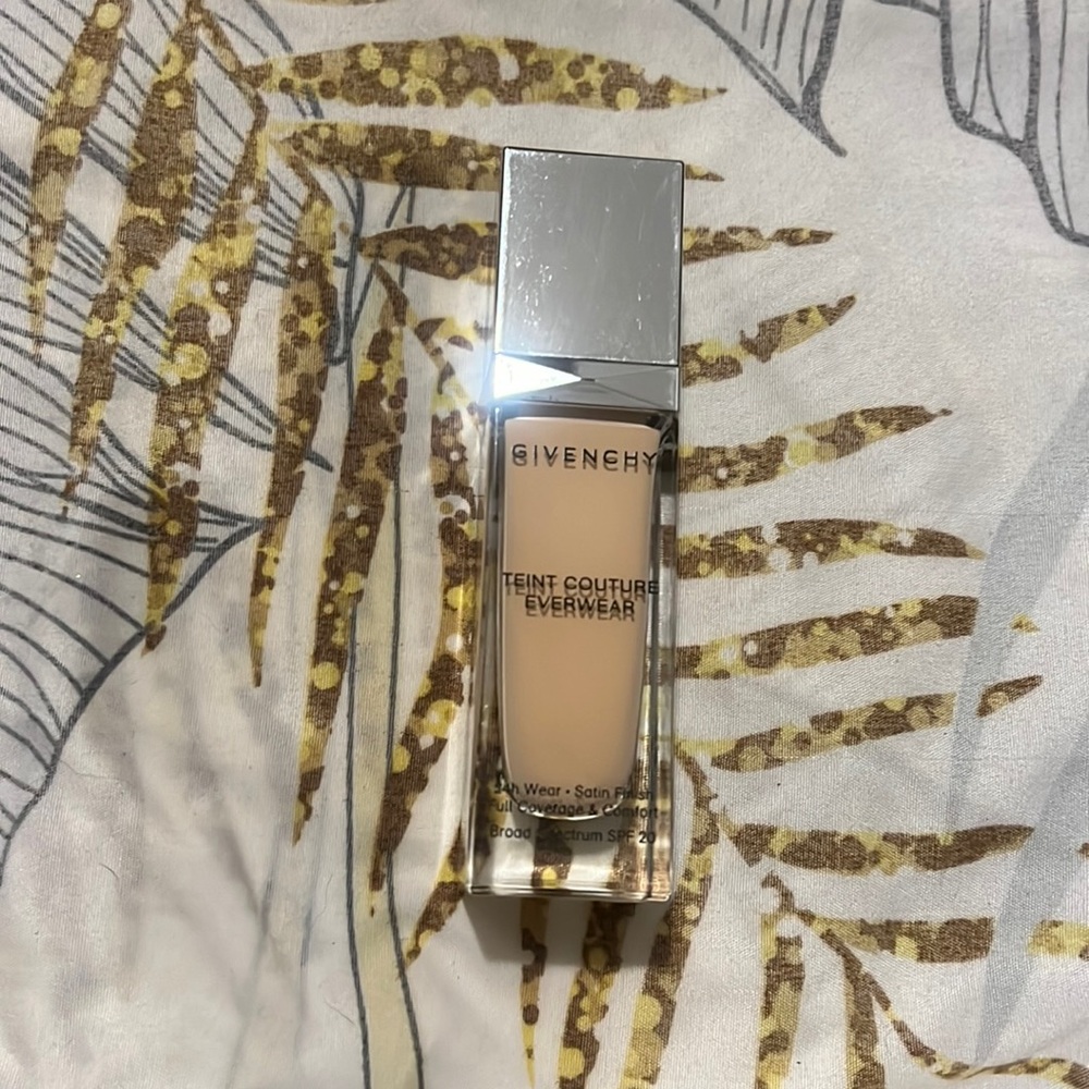 Teint Couture Everwear 24-Hour Foundation (P100)